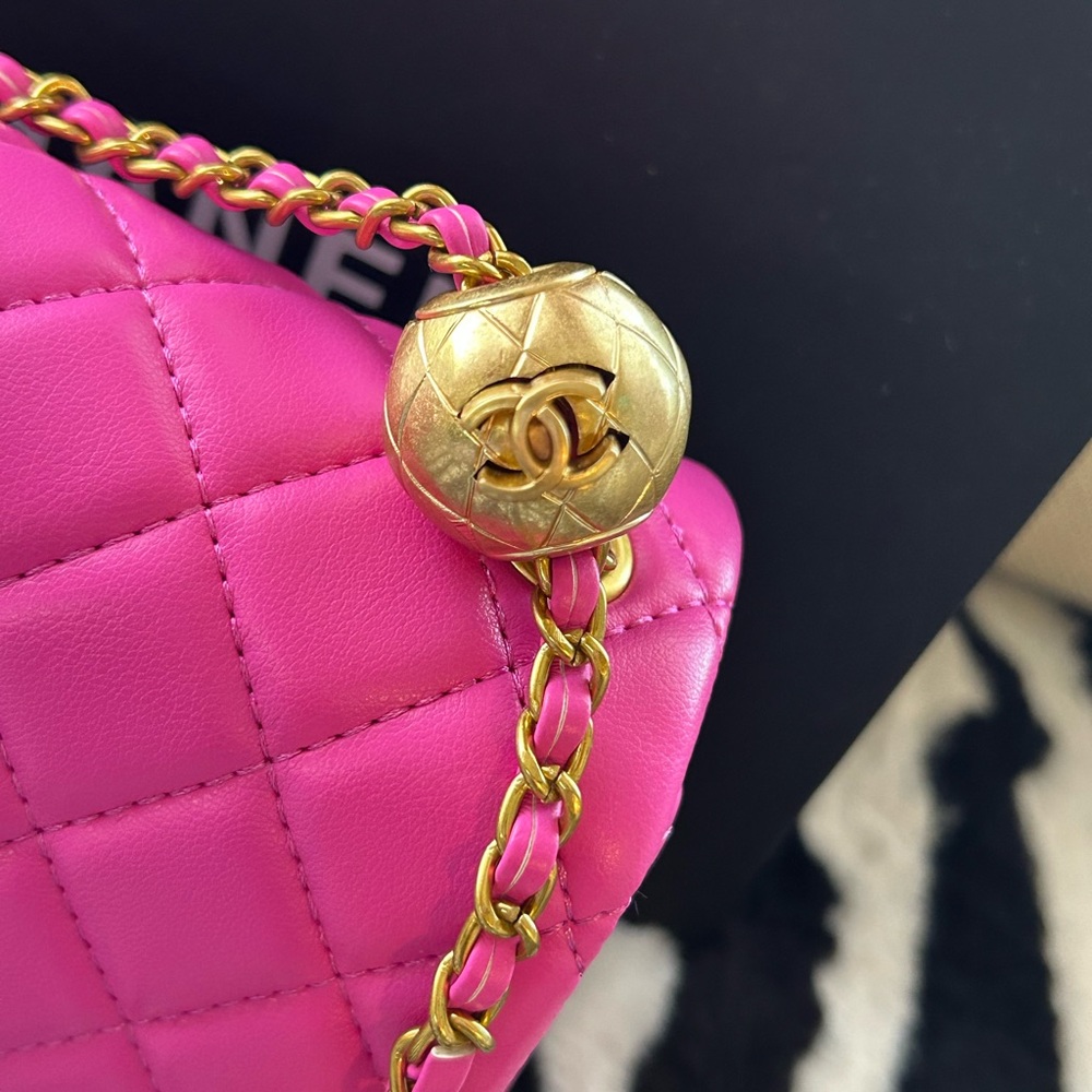 Chanel adjustable chain bag - Picture 2 of 11